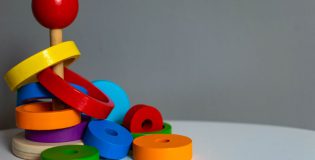 Zabawki edukacyjne dla dzieci – świetna rozrywka dla Twojej pociechy dzięki Edukatorek.pl!