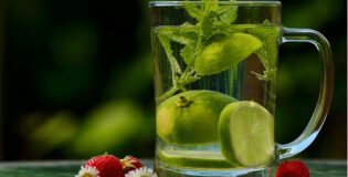 <strong>Ocet truskawkowy – do czego go stosować?</strong>