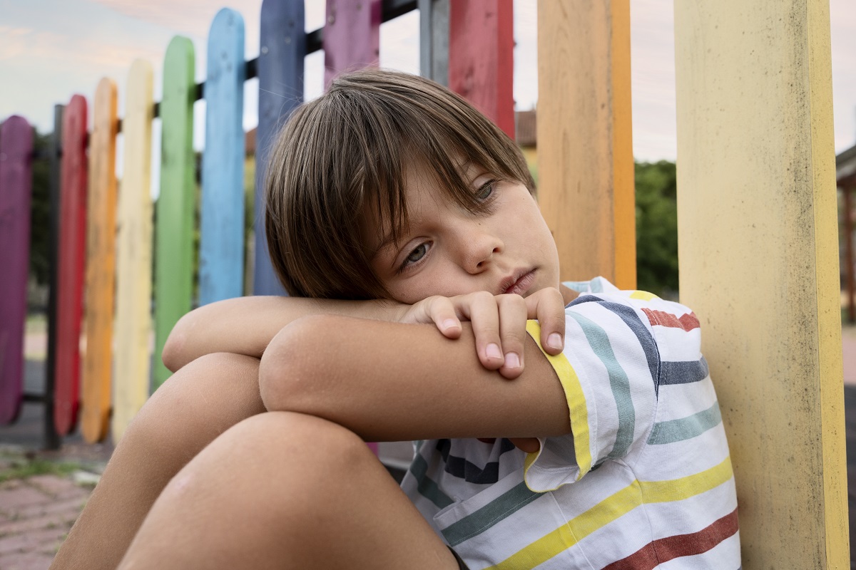 Dziecięca nieśmiałość – czy można pomóc dziecku w przełamaniu wstydu i nieśmiałości