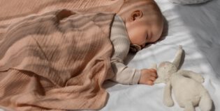 Wanienka na stojaku, czyli ergonomiczne rozwiązanie dla rodziców